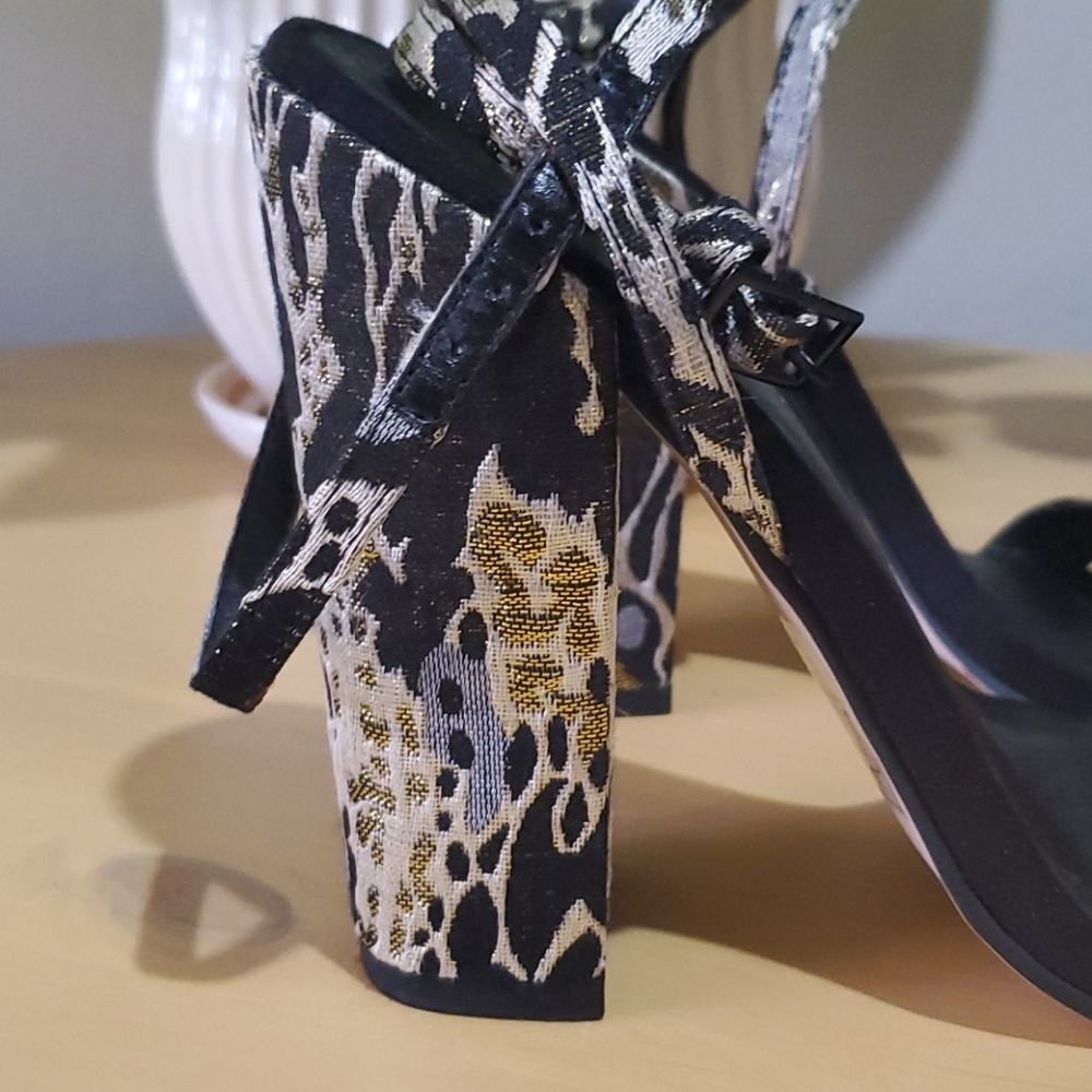 Open Toe heels - Picture 3 of 7